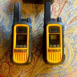 Dewalt Walkie-Talkie